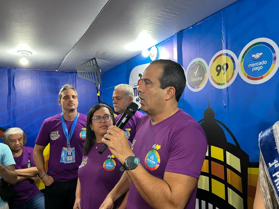 Bruno Reis, ao lado da vice-prefeita e secretária municipal de cultur, Ana Paula Matos, faz boa avaliação dos três primeiros dias de carnaval