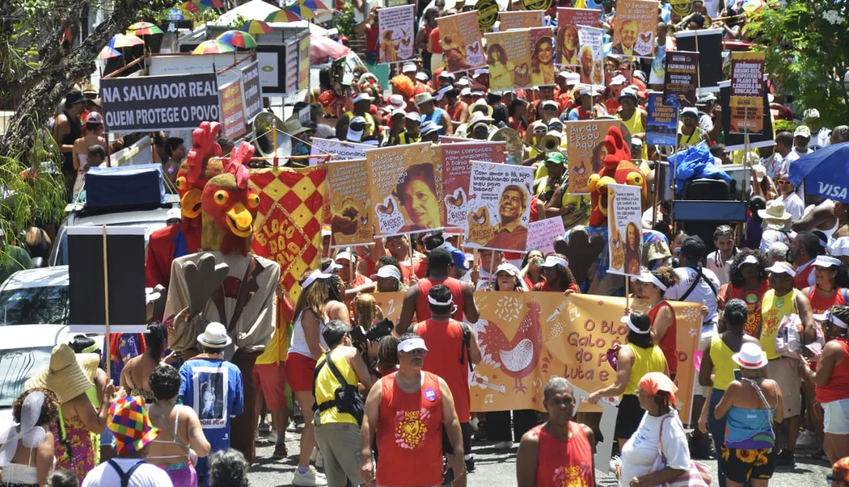 Sem cordas, no Circuito Riachão do Carnaval da Bahia, o bloco completou 80 anos de tradição