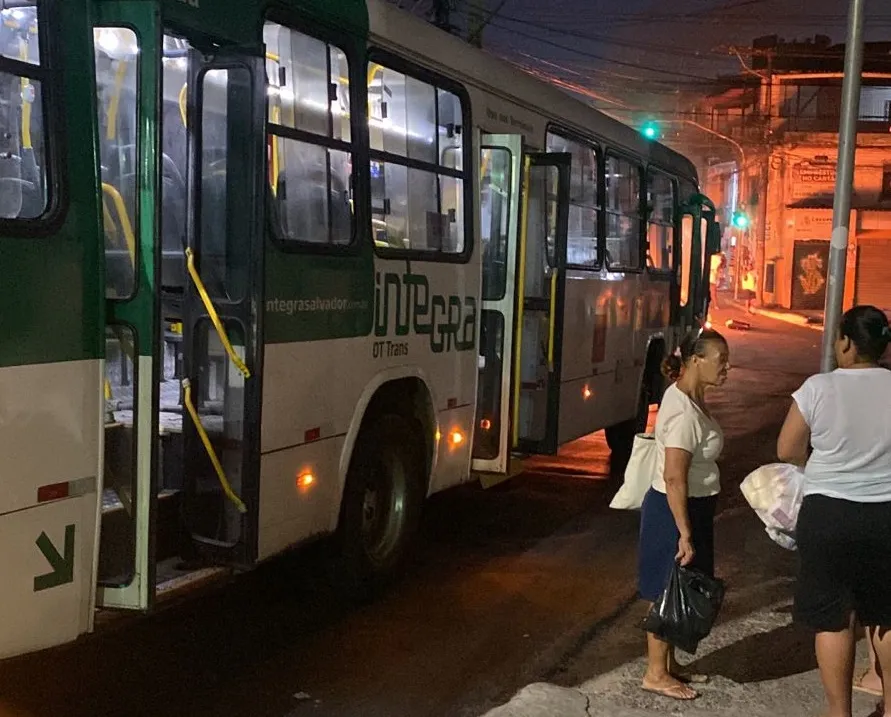 Imagem ilustrativa da imagem Moradores retiram chave de ônibus durante protesto em Águas Claras