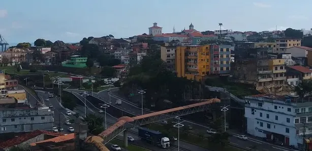 O suspeito ainda não havia sido localizado até a manhã deste domingo, 9