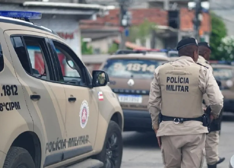 Vítima estava saindo de casa quando foi atingida por 'erro' do atirador