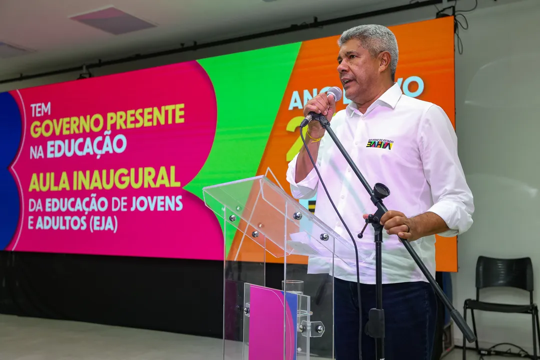 Governador participou da aula inaugural no colégio Rômulo Almeida