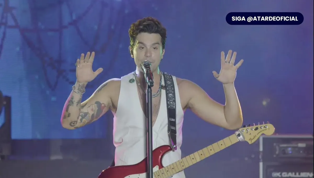 Cantor Luan Santana durante show em Salvador