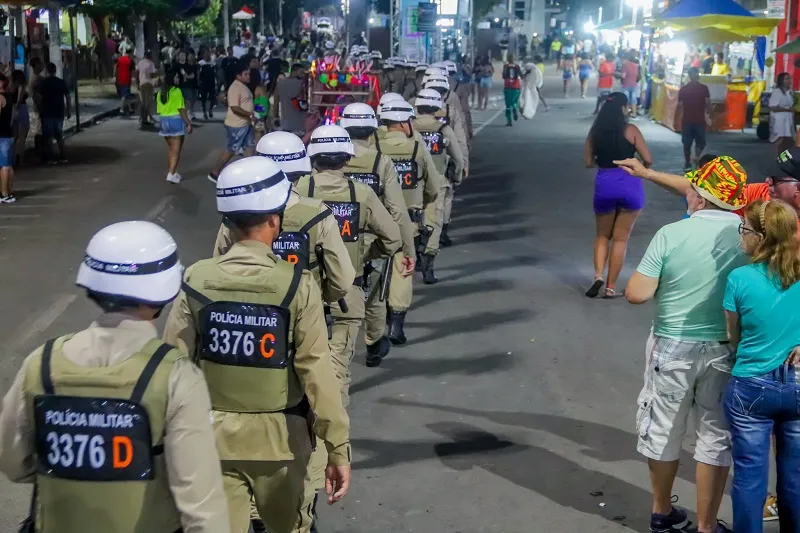 Policiais militares no carnaval de 2024 em Salvador