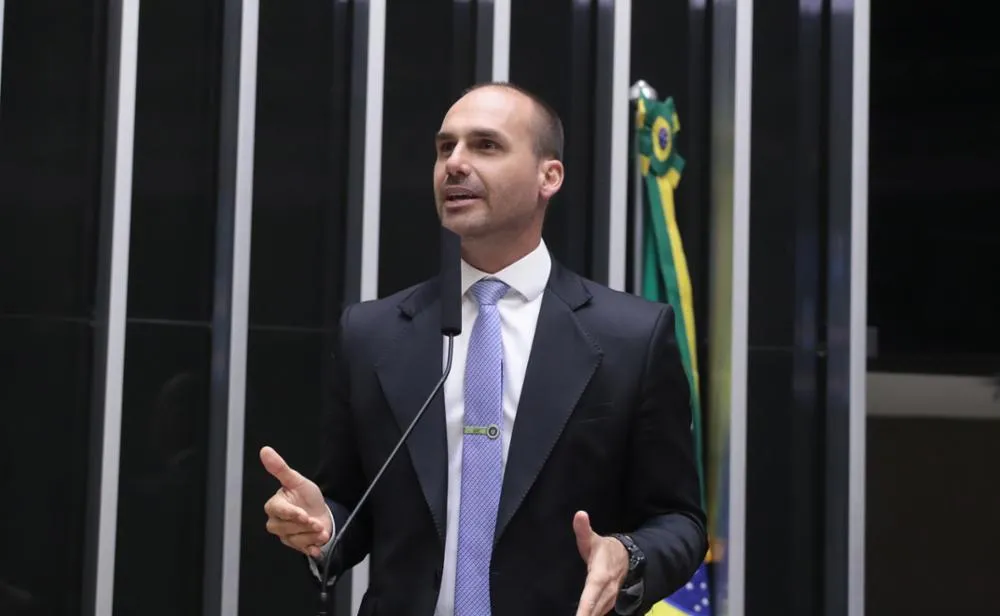 Deputado federal Eduardo Bolsonaro (PL) em sessão plenária