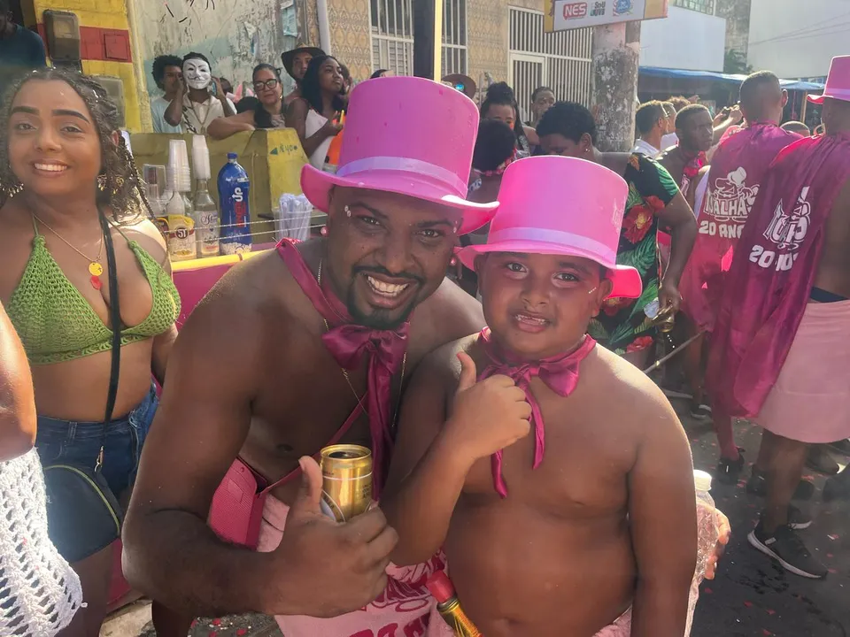 Renan Mundial e seu filho Radan no Carnaval do Nordeste de Amaralina