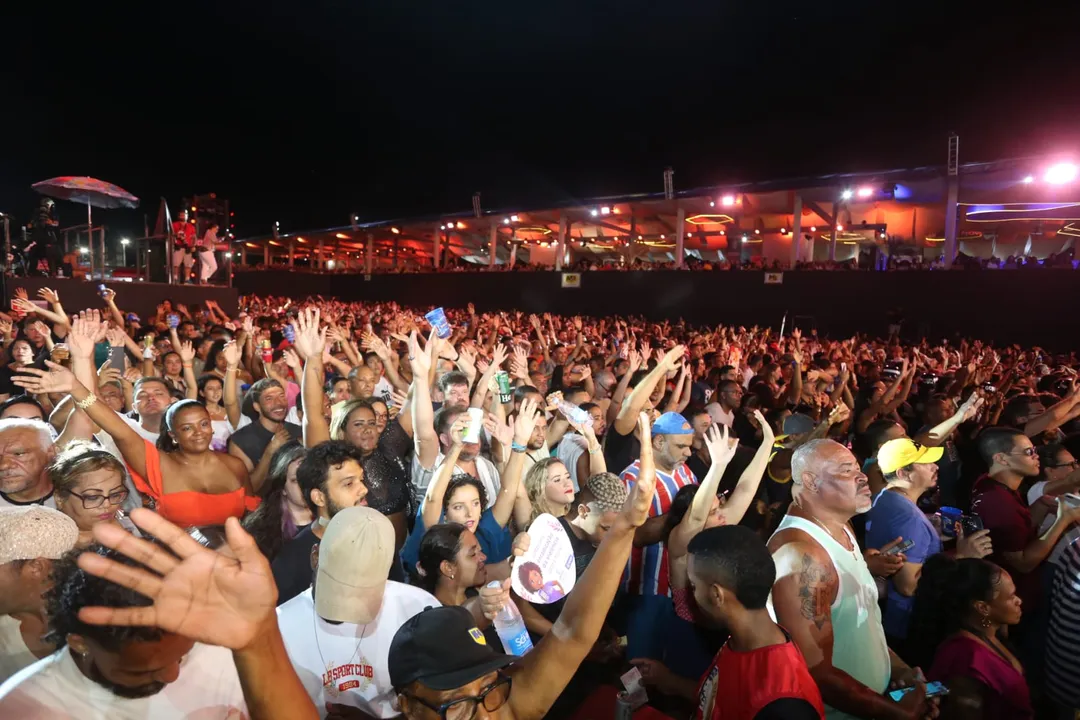 Imagem ilustrativa da imagem Palco Brisa e torre eletrônica empolgam público no Festival Virada Salvador