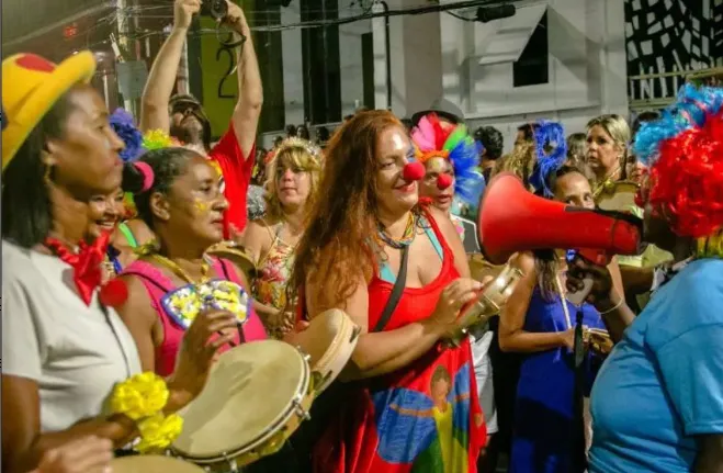 Registro do desfile dos Palhaços do Rio Vermelho