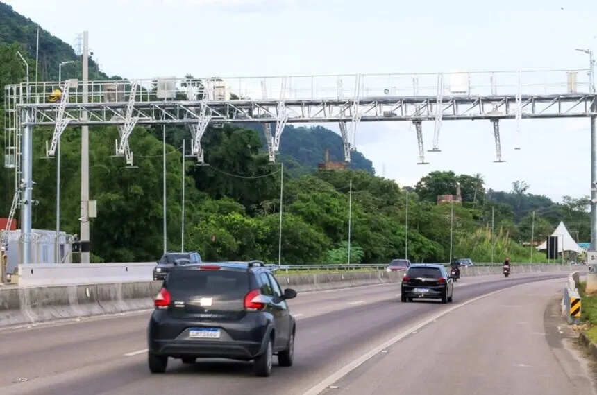 Projeto determina a suspensão das multas por evasão de pedágio