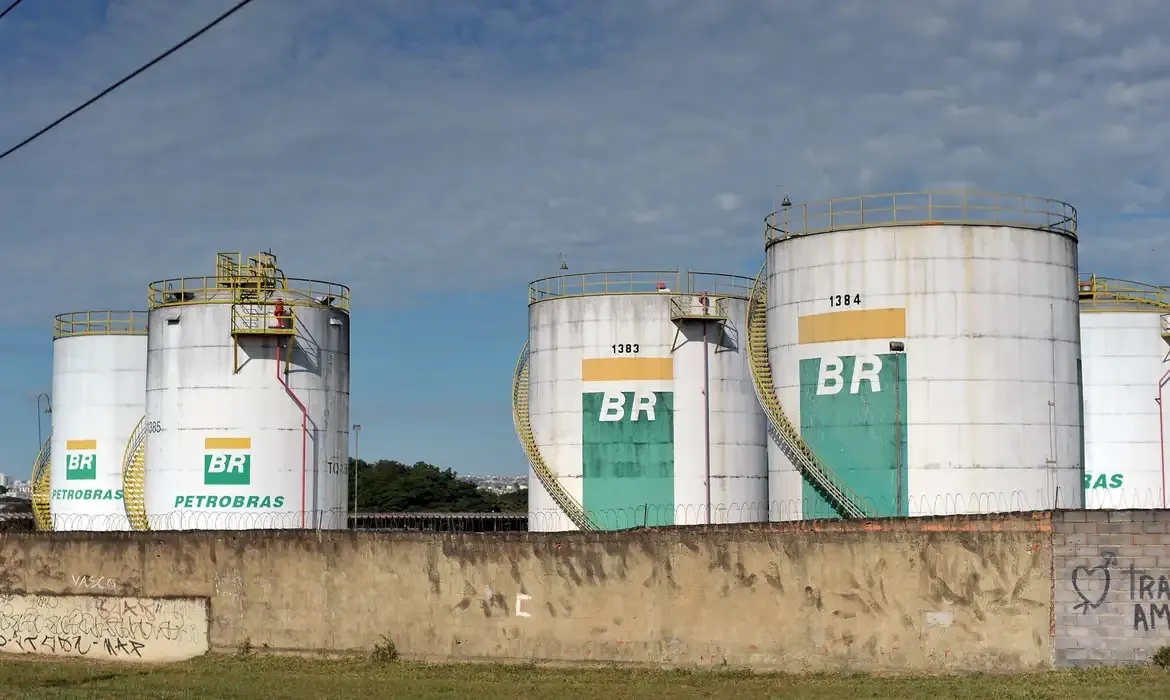 Imagem ilustrativa da imagem Gasolina na Bahia será impactada com chegada do verão; entenda