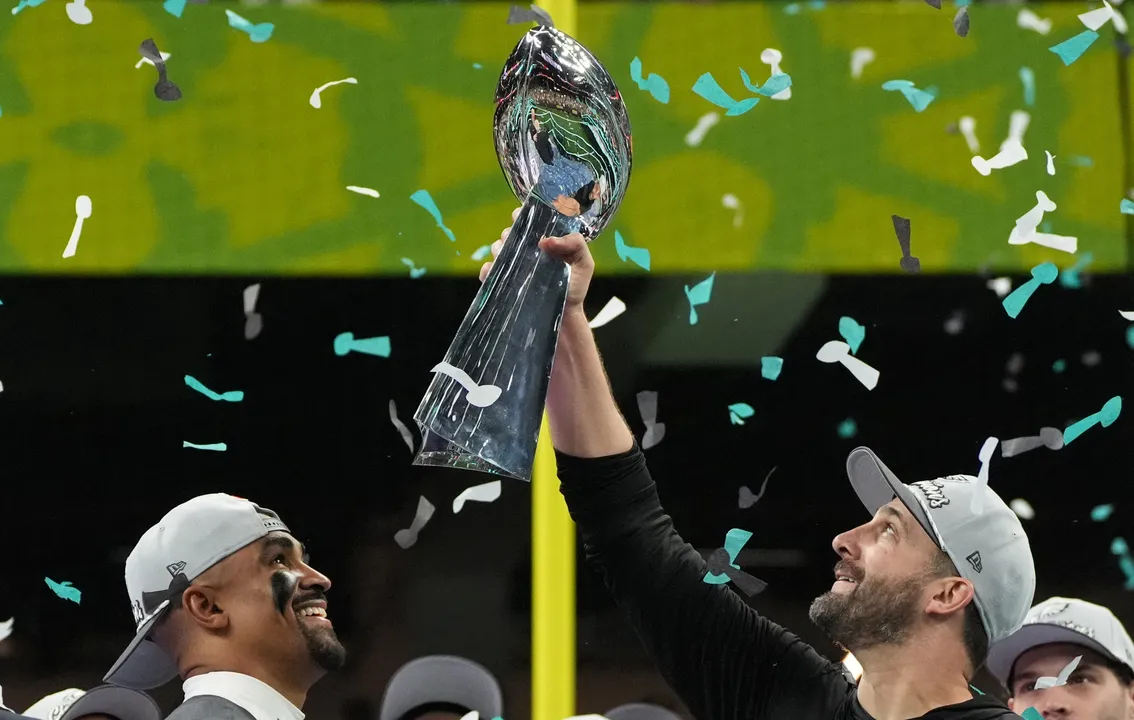 Philadelphia Eagles atropela Chiefs (40-22) e é campeão do Super Bowl