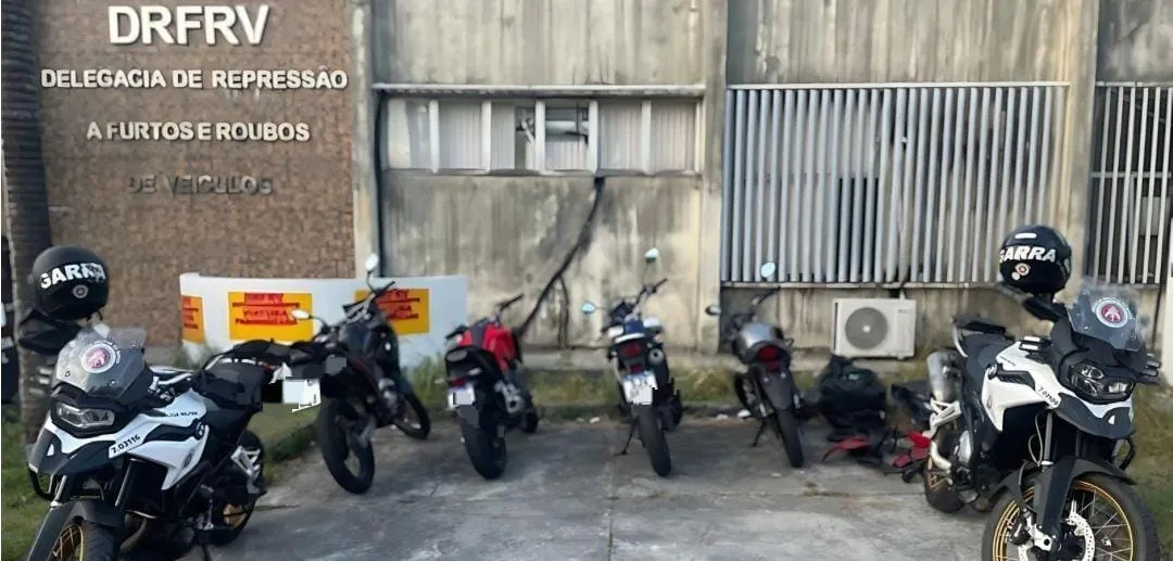 As motos foram encaminhadas à DRFRV, onde a ocorrência foi registrada