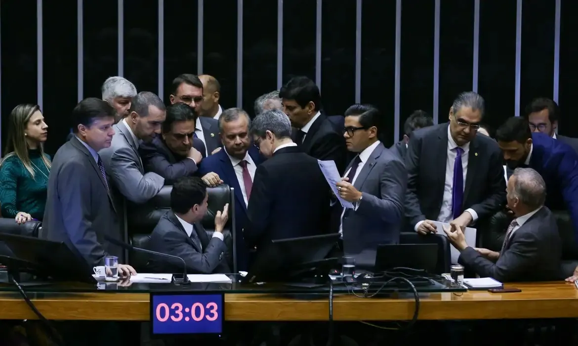 A medida foi elaborada em conjunto pelos poderes Legislativo e Executivo