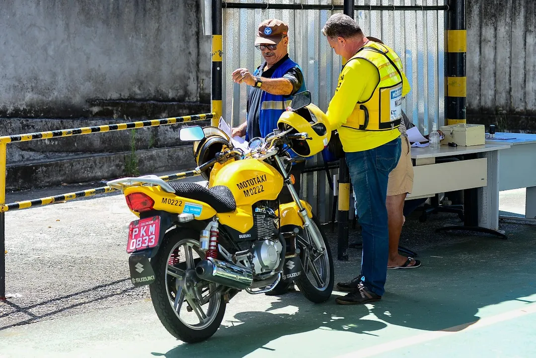 Mais de 1.000 mototaxistas estão cadastrados e devem regularizar os veículos