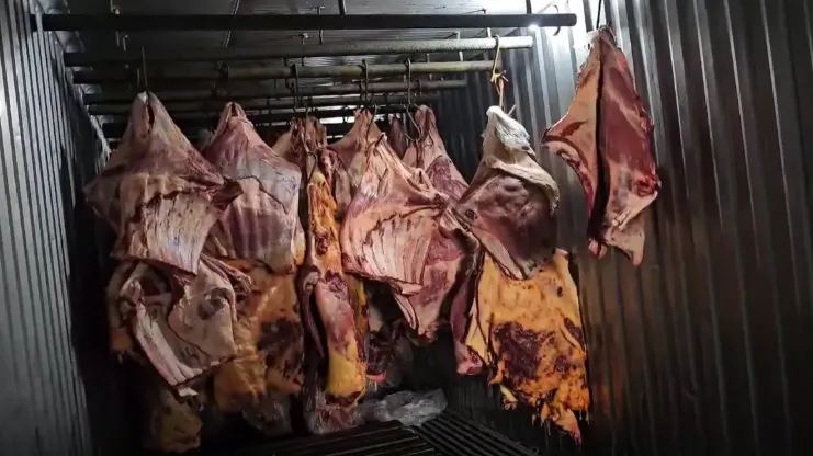 Prisão preventiva Prisão preventiva foi decretada aos suspeitos por venderem carne podre.