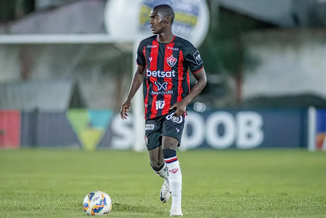 Fábio Soares em ação com a camisa rubro-negra