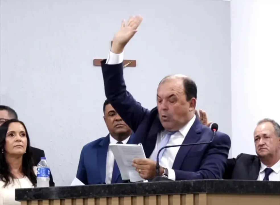 Prefeito de Rafael Jambeiro protagonizou confusão durante sessão de posse