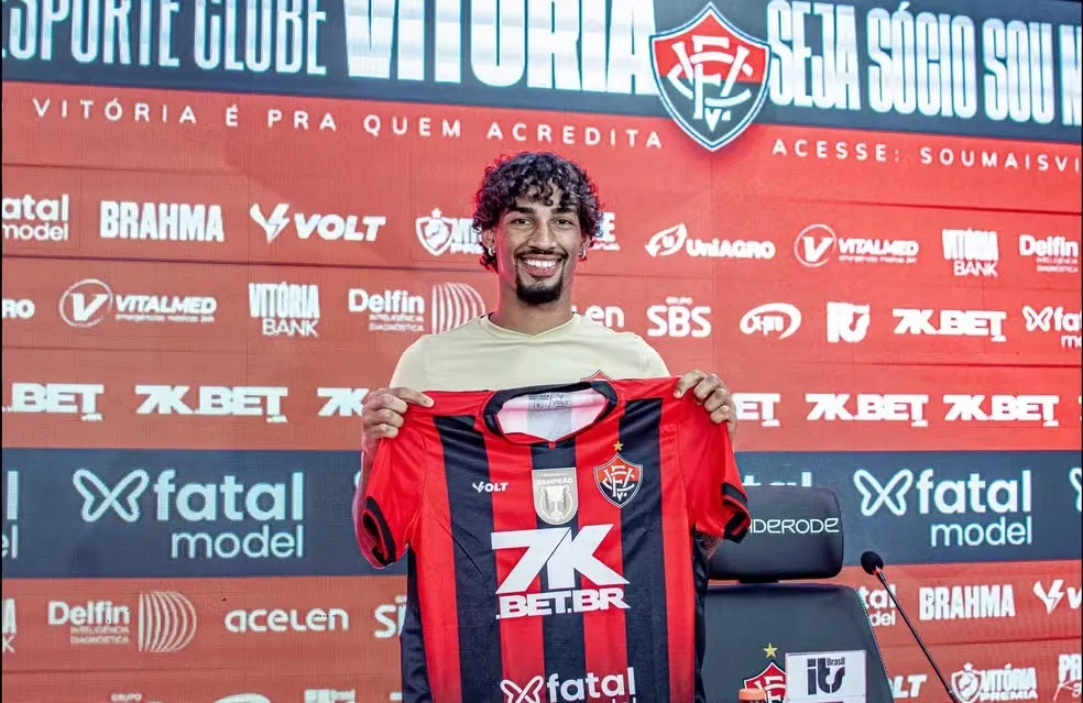 Fabri durante apresentação no Vitória