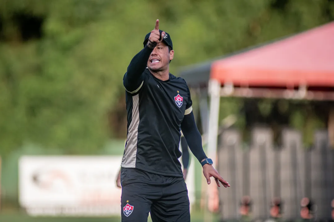 Thiago Carpini, técnico do Vitória