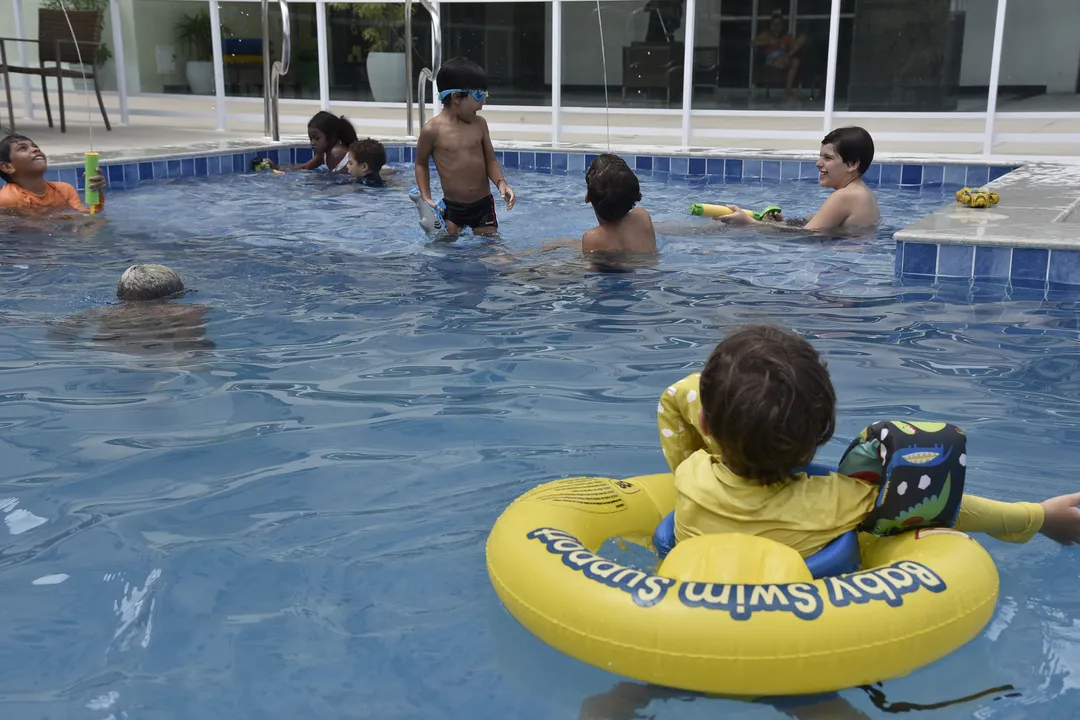 Imagem ilustrativa da imagem Riscos na piscina: local de lazer das crianças exige cuidados