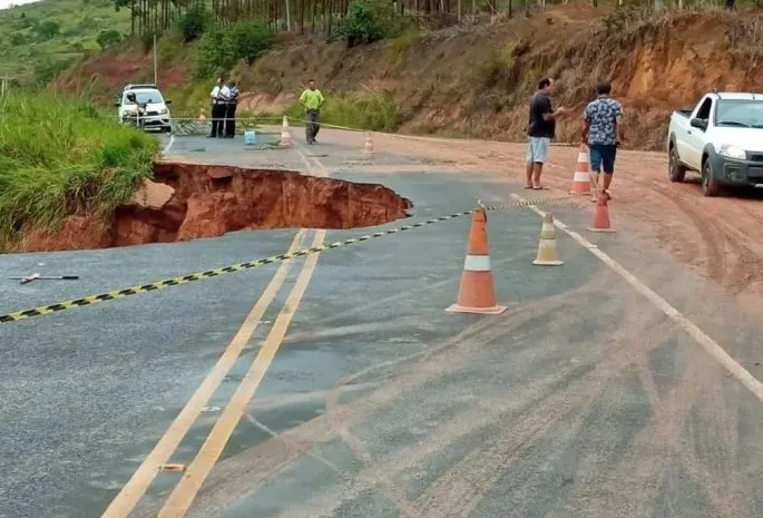 Imagem ilustrativa da imagem Rodovias baianas afetadas pelas chuvas têm recuperação intensificadas