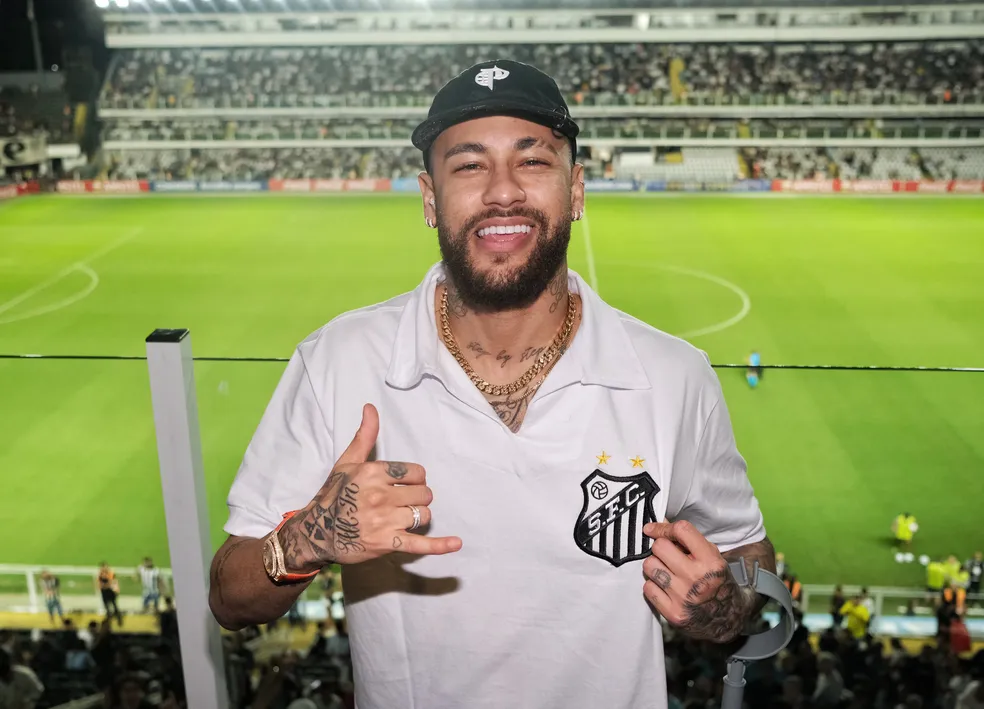 Neymar durante visita à Vila Belmiro