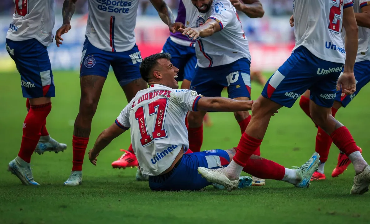 Jogadores do Bahia comemorando classificação para Libertadores