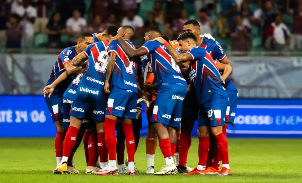 Jogadores do Bahia em campo na Arena Fonte Nova