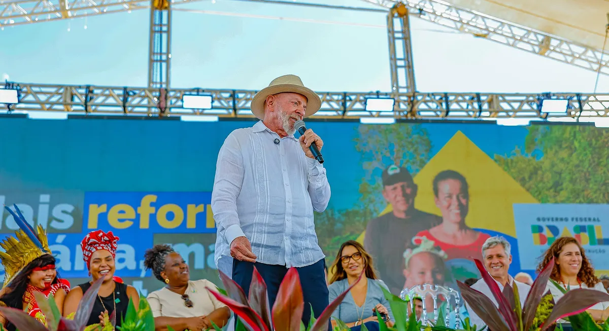 Presidente Lula (PT) durante cerimônia de entregas e anúncios em MG