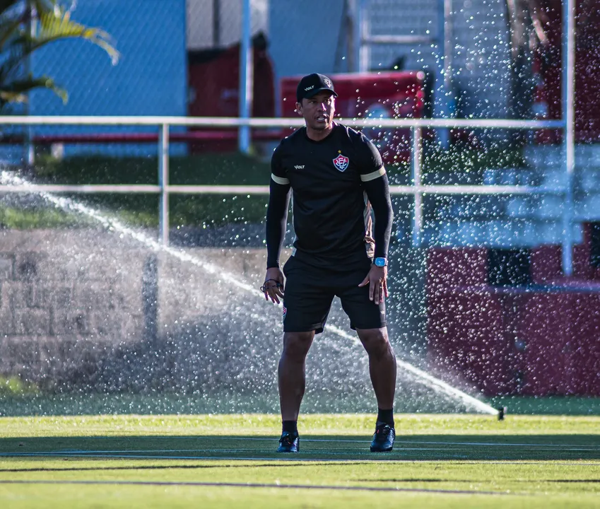 Thiago Carpini durante atividade na Toca do Leão