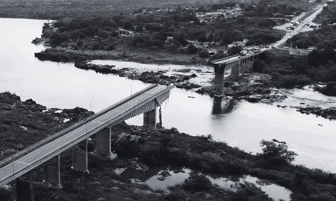 Ponte Juscelino Kubitschek de Oliveira, na BR-226, entre Aguiarnópolis (TO) e Estreito (MA)