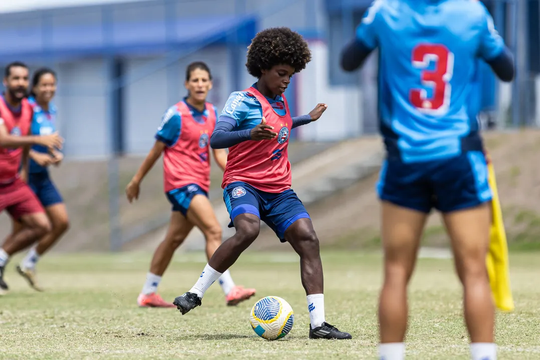 Mulheres de Aço trabalham no CT Evaristo de Macedo com foco no jogo contra o Cruzeiro pela Supercopa Feminina