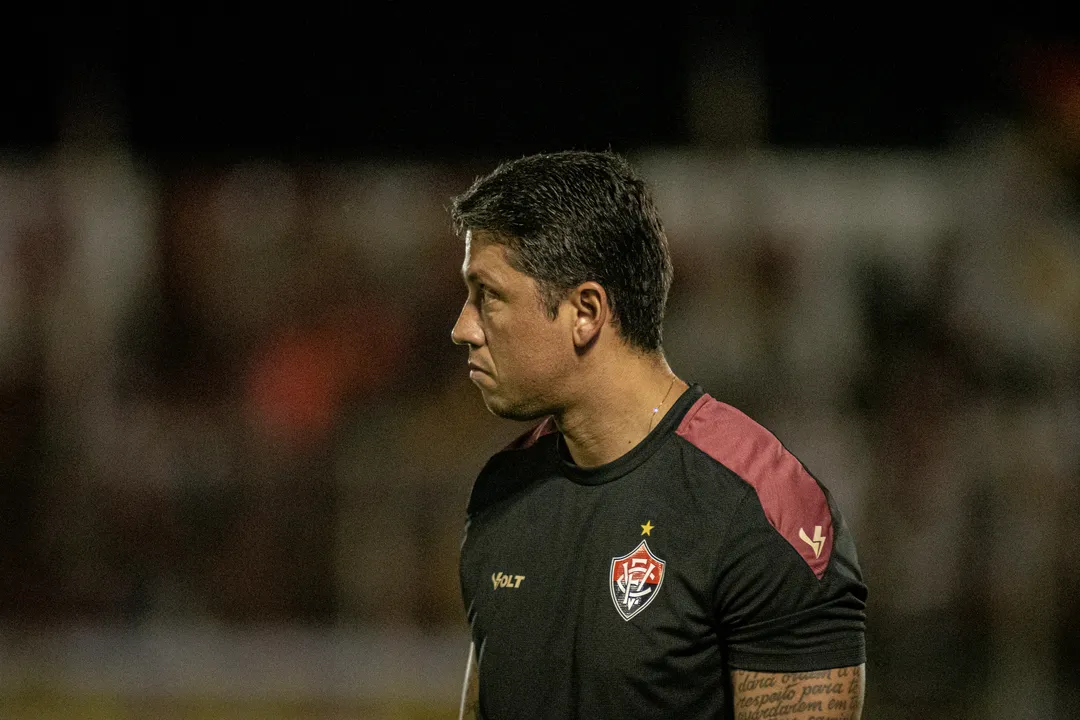 Thiago Carpini, técnico do Vitória