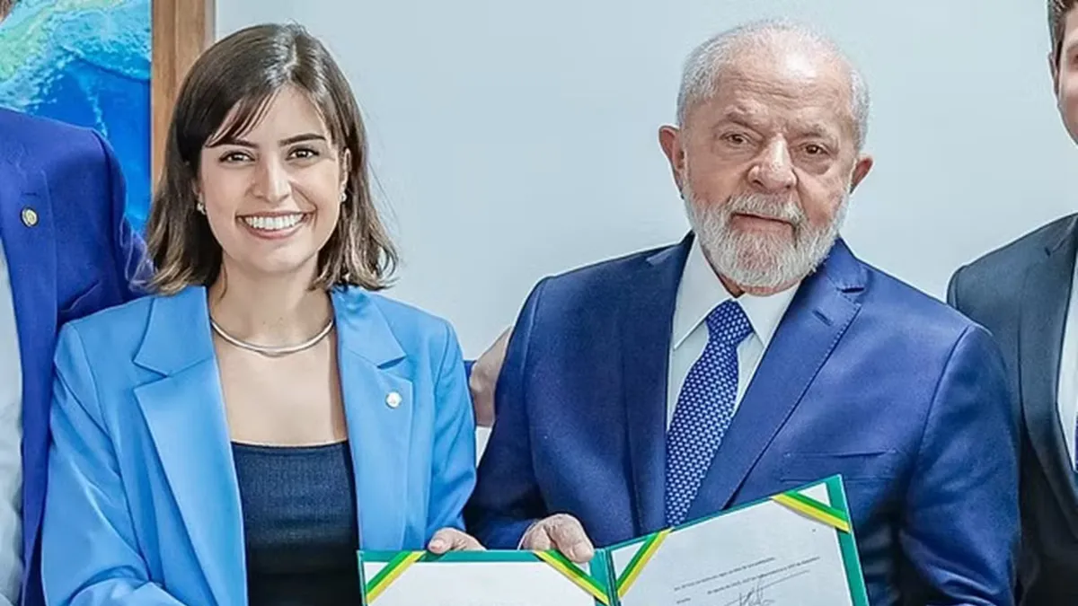 Lula e Tabata Amaral, que pode se torna ministra do seu governo