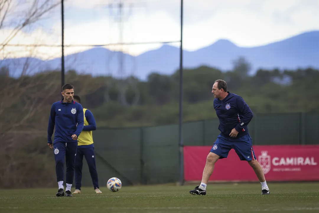 Rogério Ceni comandando treino do Bahia