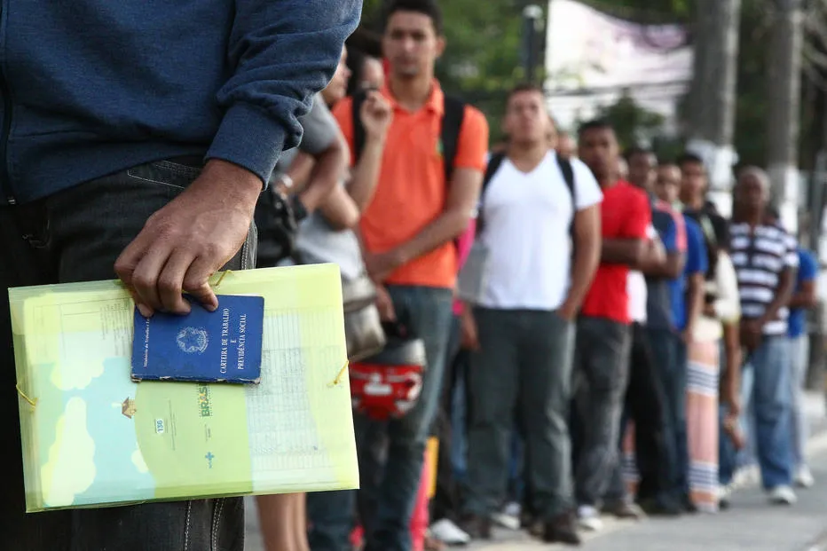 Salvador fechou o ano de 2024 com uma taxa de desocupação de 12,8%, a menor desde 2015