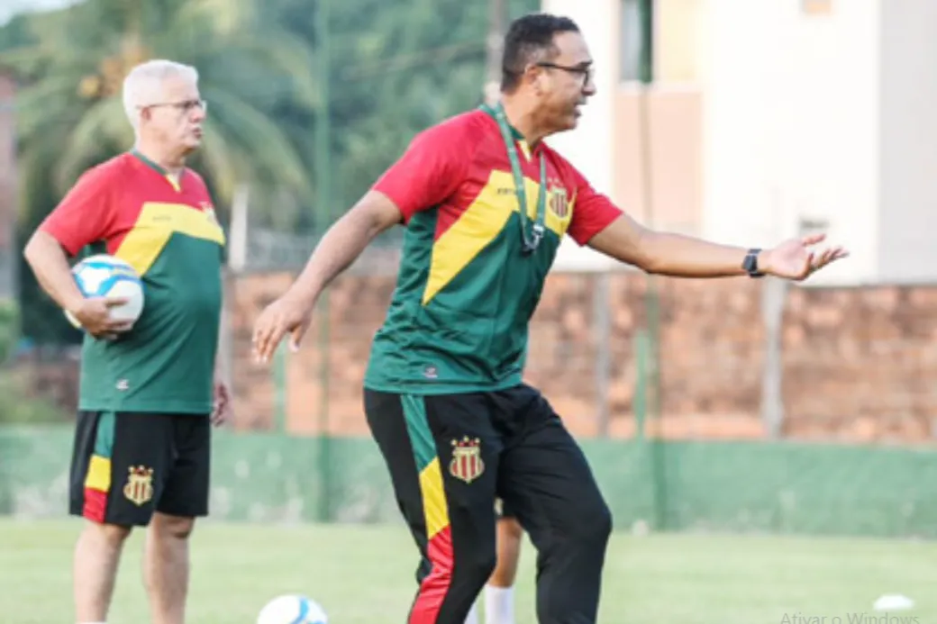 Felipe Surian, técnico do Sampaio Corrêa