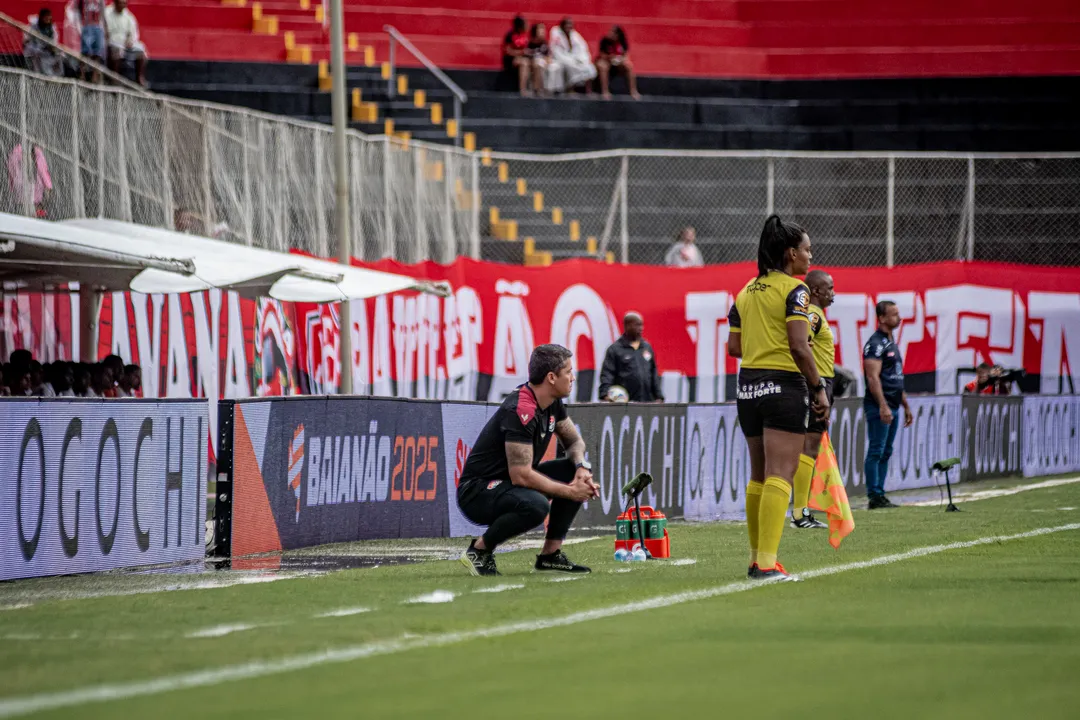 Thiago Carpini durante partida contra o Barcelona de Ilhéus