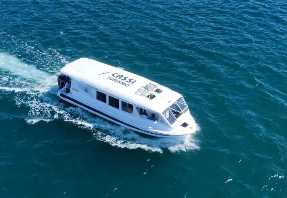 Lancha rápida adquirida para a travessia entre Salvador e a Ilha de Itaparica