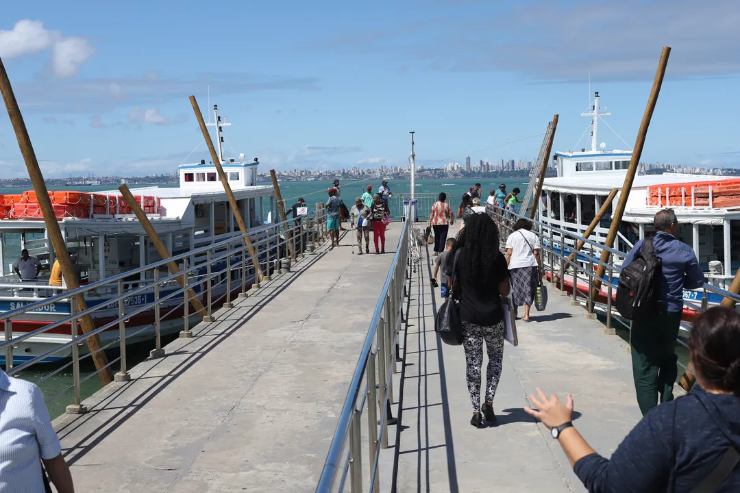 A suspensão das operações ocorreu após uma recomendação da Capitania dos Portos da Bahia