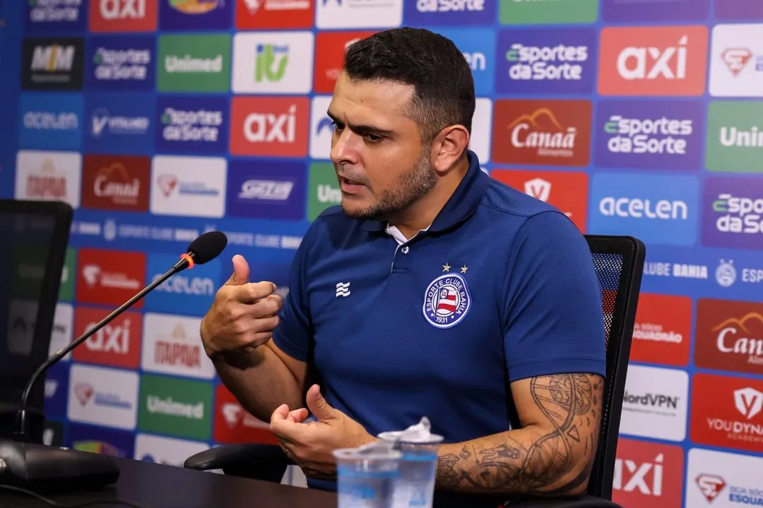 Leonardo Galbes durante coletiva