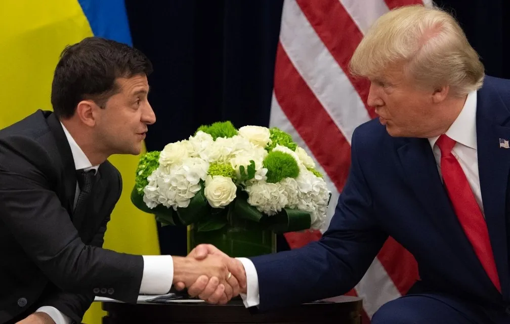 Volodymyr Zelensky e Donald Trump durante encontro em Nova York