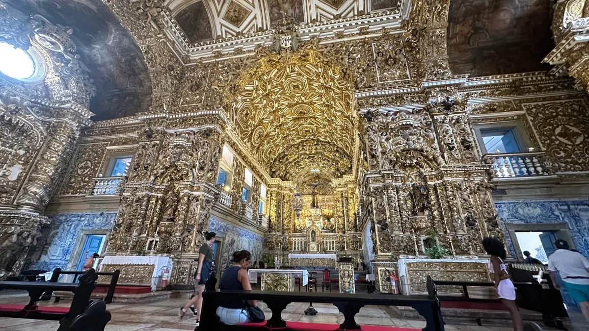 Parte interna da Igreja de São Francisco de Assis antes do desabamento