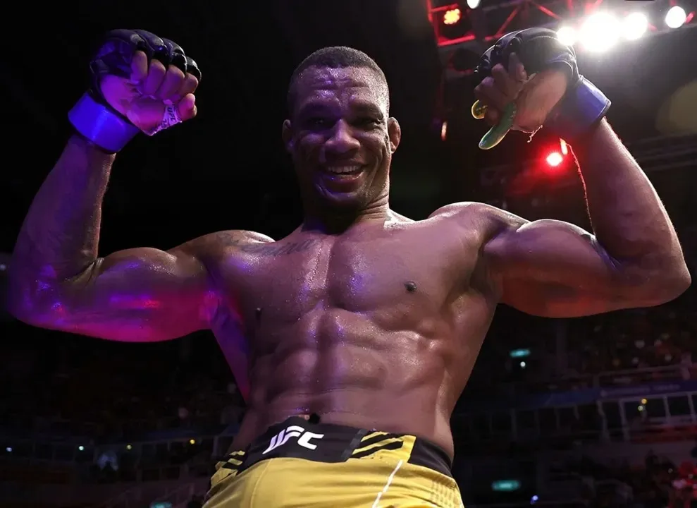 Baiano Jailton Malhadinho vence mais uma no UFC