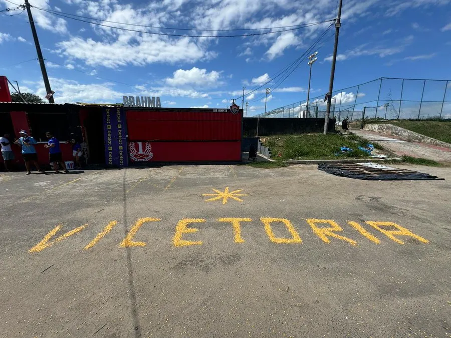 Torcida escreveu Vicetória usando milho