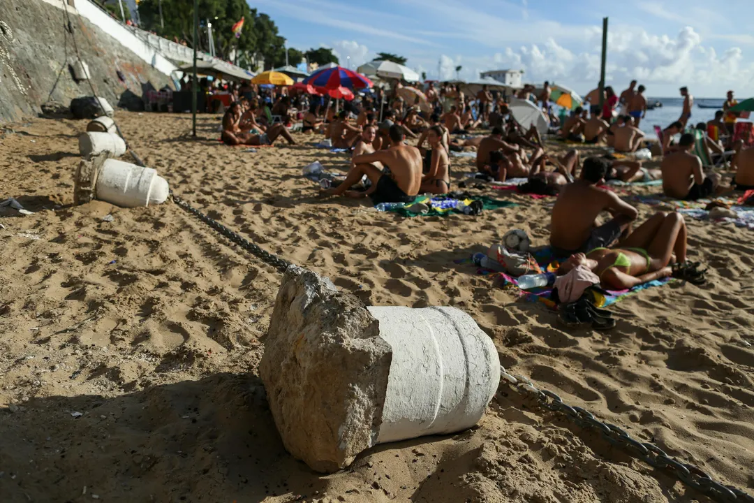 Imagem ilustrativa da imagem Vídeo: balaustrada do Porto da Barra desaba após homem tentar pular