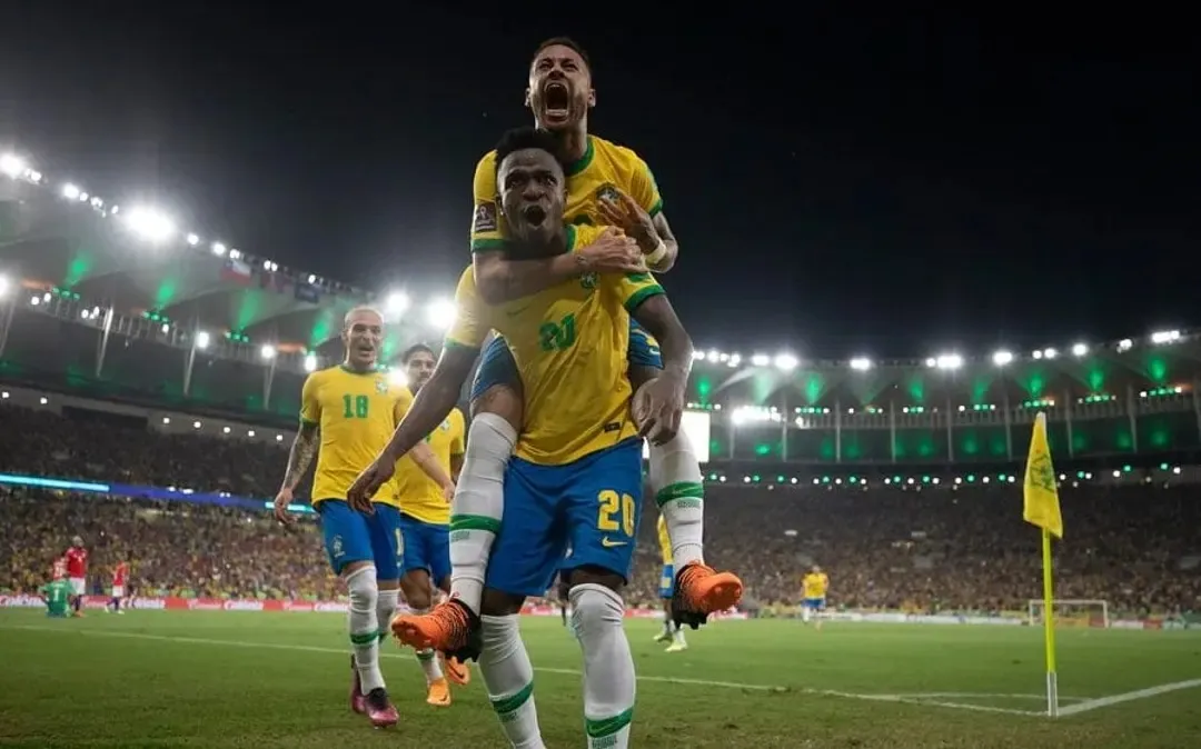 Neymar e Vini Jr em ação pela seleção brasileira