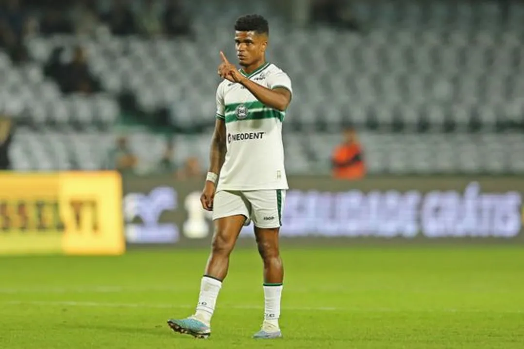 Jamerson em ação com a camisa do Coritiba