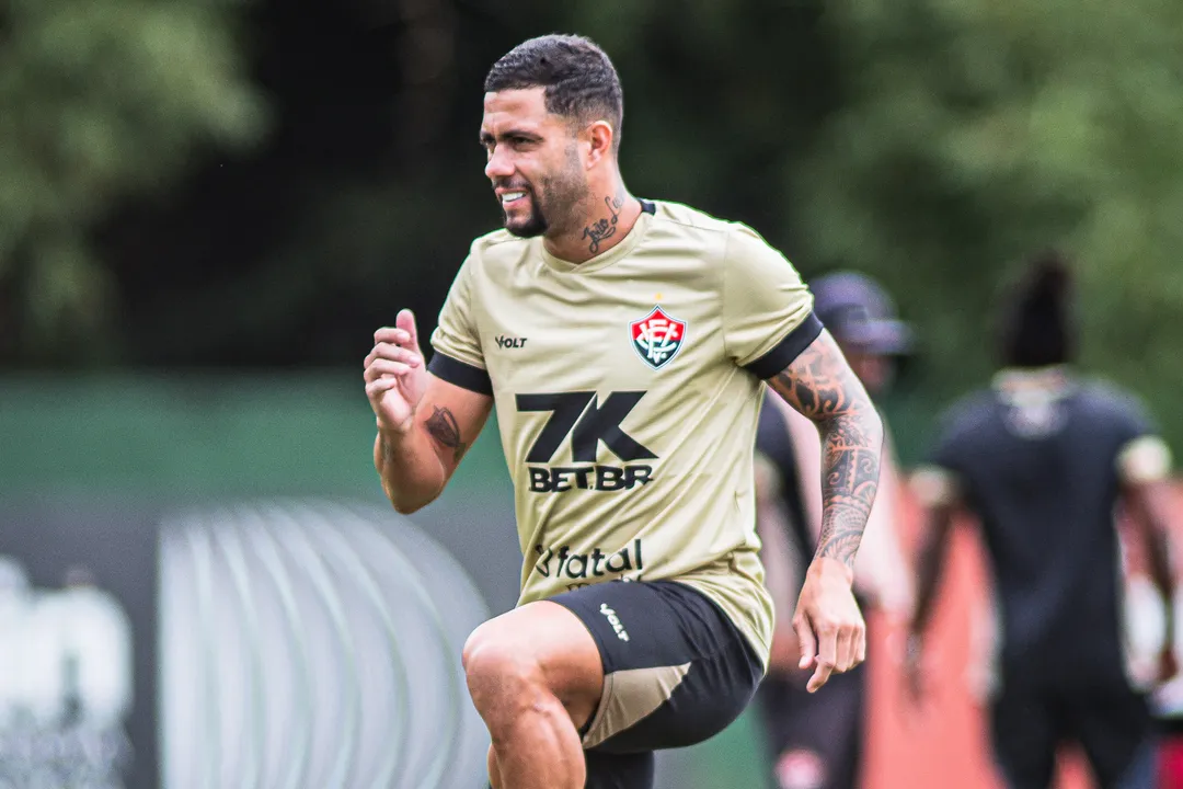 Wellington Rato durante treino com o Vitória