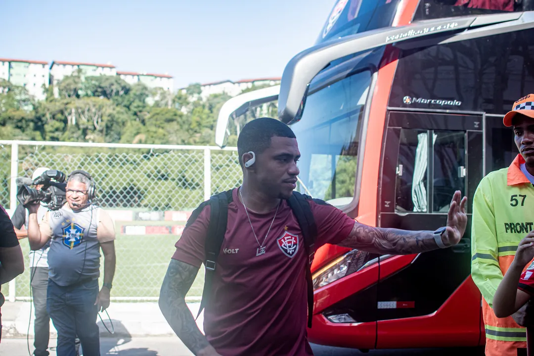 Envolvido em um imbróglio judicial, Lucas Esteves era o lateral-esquerdo titular do Vitória